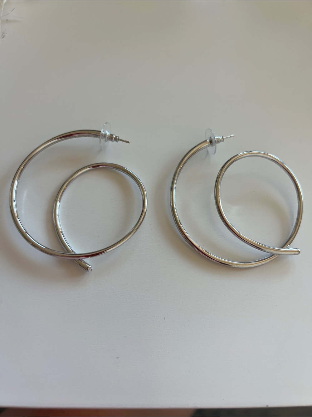 Kendra Scott Chrome Spiral Hoop Earrings - Contemporary Women's Jewelry